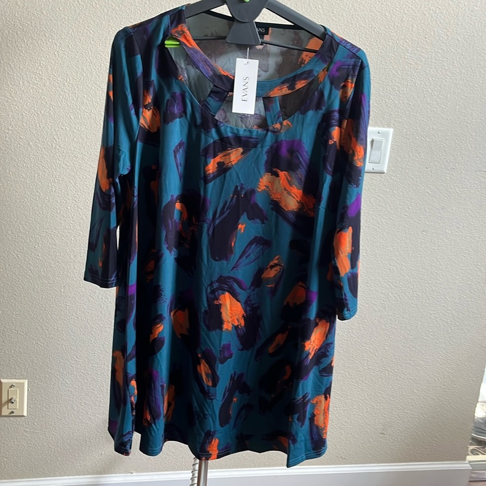 Long tunic with matching jewelry